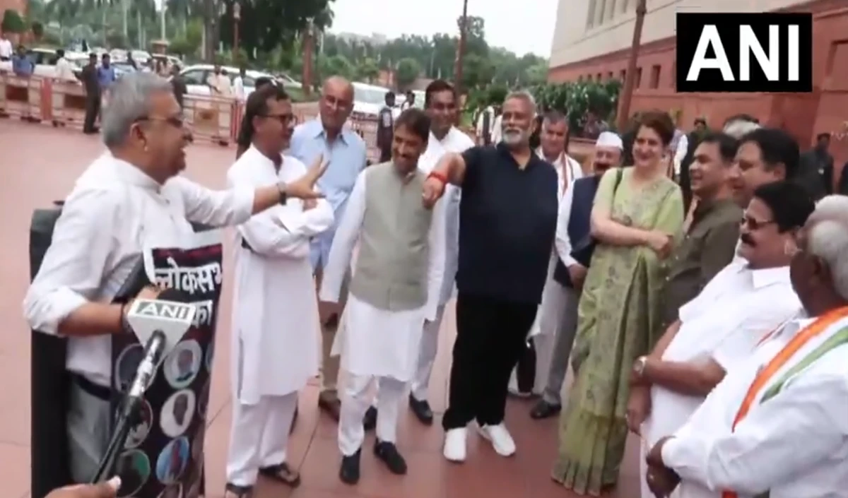प्रियंका गांधी-कल्याण बनर्जी की मकर द्वार पर चर्चा, राजीव गांधी-ममता का हुआ जिक्र, जानें पूरा मामला