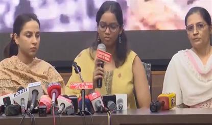 Delhi Police के घायल कर्मियों के परिजनों की भावुक अपील,