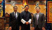 Vishwakhabram: चीन के बाद सीधे Bhutan पहुँचे विदेश सचिव Vikram Misri, India की Himalayan रणनीति में बड़ा बदलाव! Vishwakhabram: चीन के बाद सीधे Bhutan पहुँचे विदेश सचिव Vikram Misri, India की Himalayan रणनीति में बड़ा बदलाव!