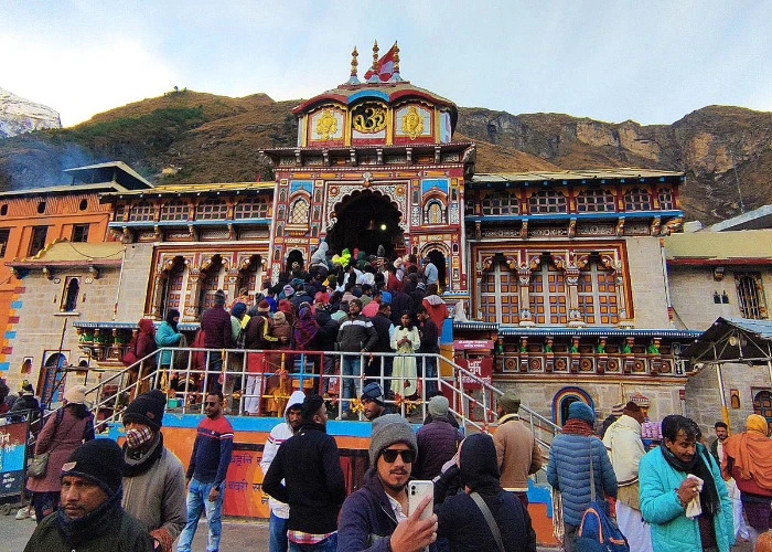 Badrinath Dham में चढ़ावे पर