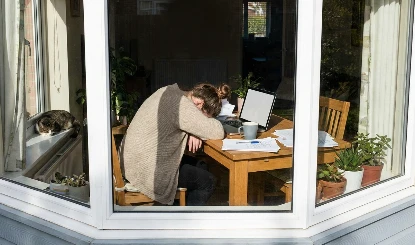 Delhi Work From Home Ends: मिडिल ईस्ट में तनाव कम होते ही सरकार ने वापस लिया हाइब्रिड वर्क नियम; अब हर दिन जाना होगा ऑफिस