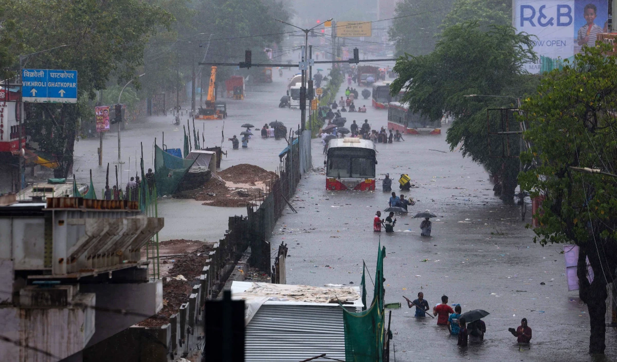Mumbai Rain Red Alert | मुंबई में अगले 3 दिन भारी आफत! IMD ने जारी किया रेड अलर्ट, 6 जुलाई तक बंद रहेंगे स्कूल?