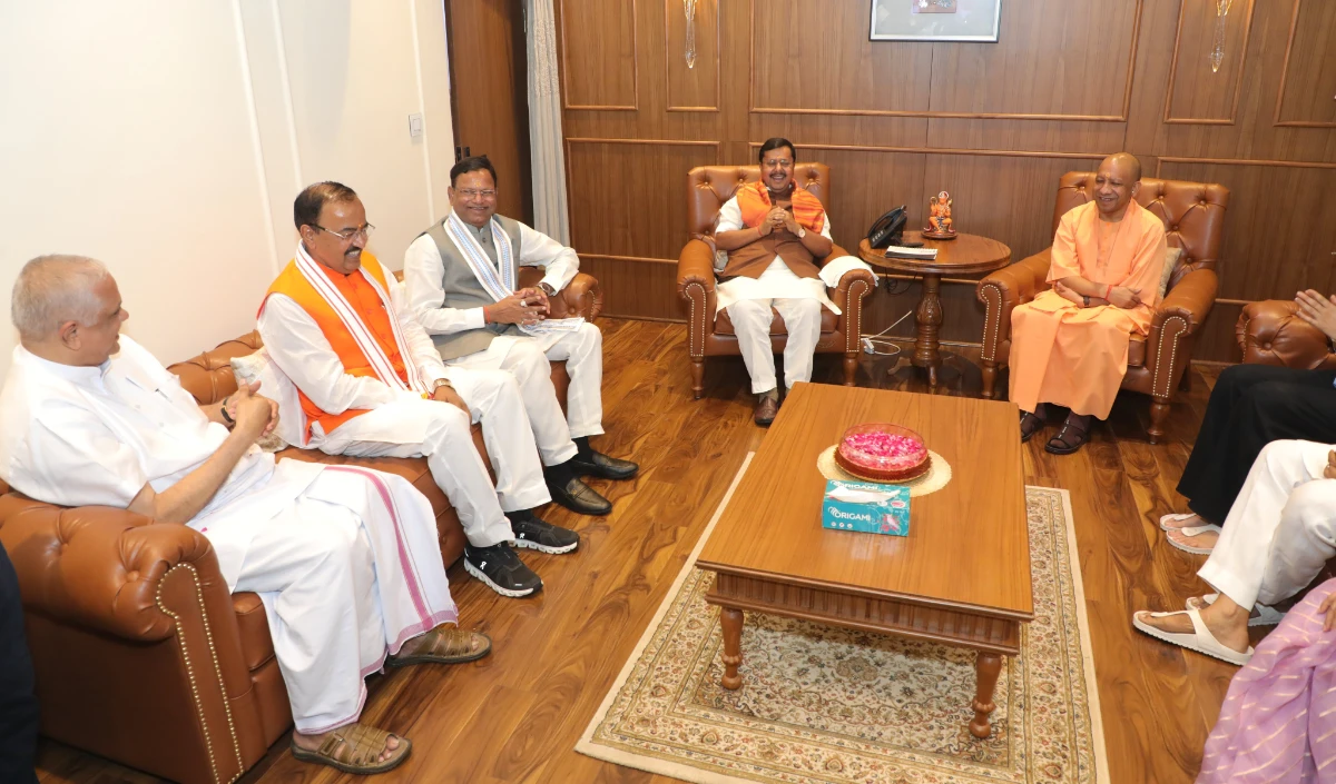 UP में आम की दावत, सियासत पर चर्चा! CM Yogi से मिलकर Nitin Nabin ने सेट किया Mission 2027 का टारगेट