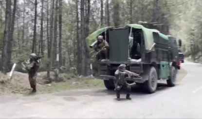 PoK में बिगड़ते हालात के बीच Border के पास Indian Army ने किया शक्ति प्रदर्शन, LoC पर High Alert