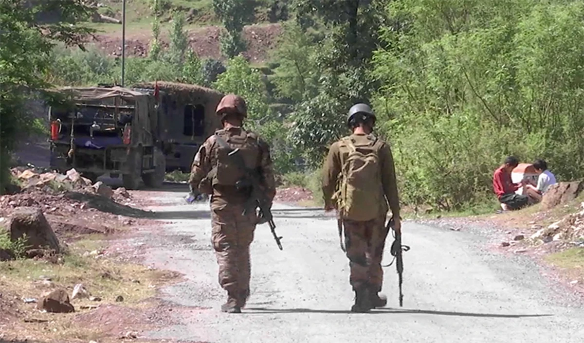 Operation Sheruwali के तहत Rajouri के जंगलों में आतंकियों की घेराबंदी! Shopian में भी Encounter, Kupwara में Terror Hideout ध्वस्त