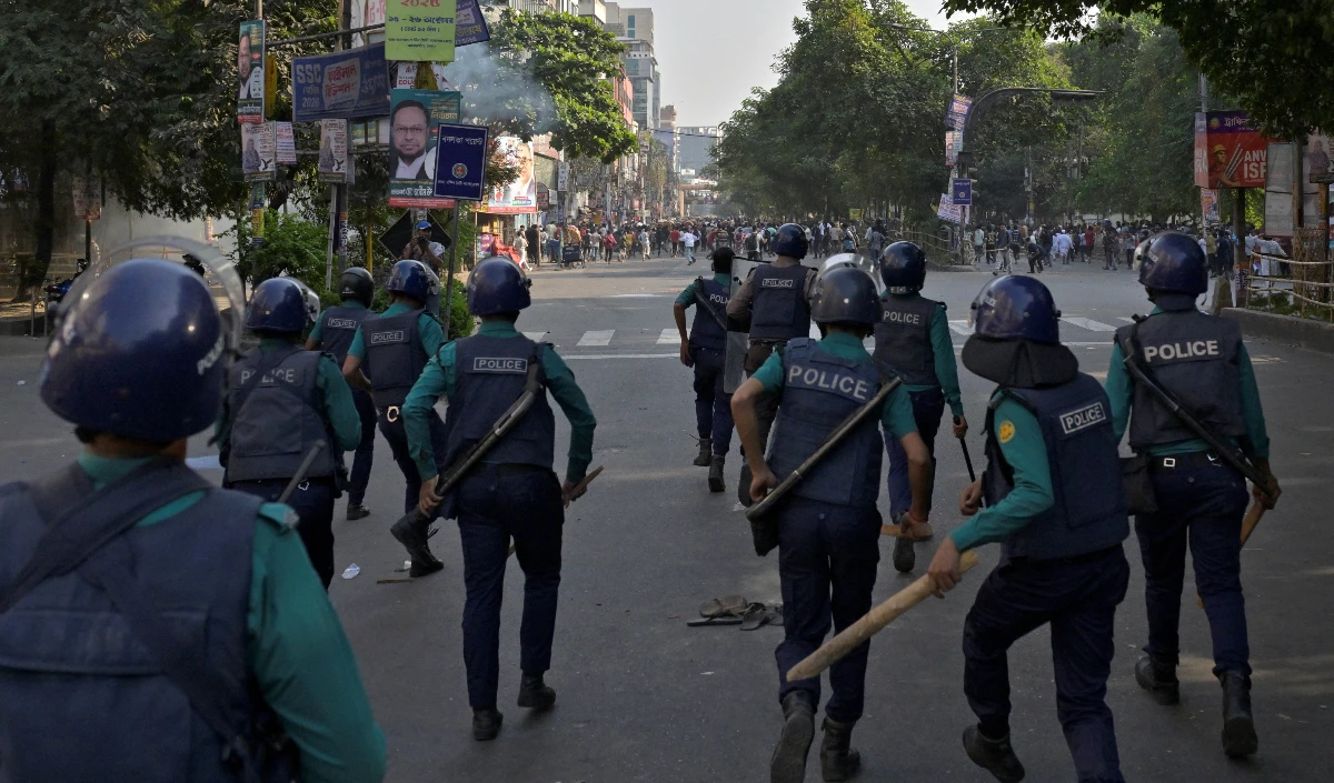Bangladesh NCP Rally Blast | ढाका के पास बांग्लादेश NCP की रैली में  जोरदार बम धमाका, शेख हसीना विरोधी कार्यक्रम के दौरान मची भगदड़