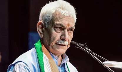 Jammu Kashmir: विवादित किताबों को लेकर एक्शन में LG मनोज सिन्हा, 8 अधिकारी सस्पेंड