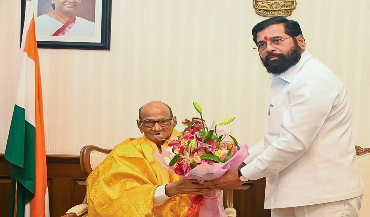 Eknath Shinde दफ्तर में Sharad Pawar-MLA की मुलाकात, Maharashtra में सियासी खलबली!