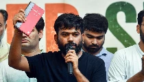 PM Modi के माफी Video पर Dipke का पलटवार: क्या आप सिर्फ़ Reel के लिए माफ करेंगे या केस भी वापस लेंगे PM Modi के माफी Video पर Dipke का पलटवार: क्या आप सिर्फ़ Reel के लिए माफ करेंगे या केस भी वापस लेंगे