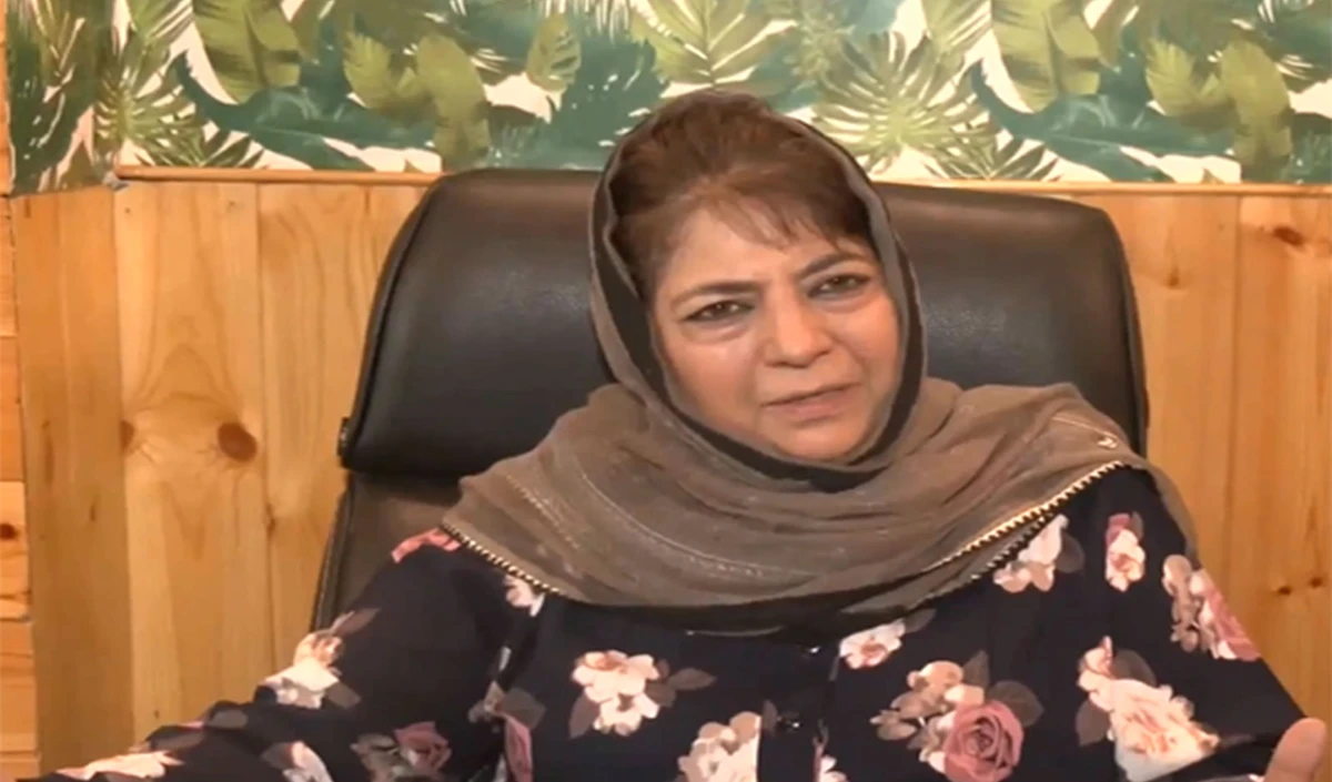 Kulgam Attack पर Mehbooba Mufti का बड़ा बयान: सेना और CRPF की मौजूदगी में सुरक्षा में चूक कैसे हुई?