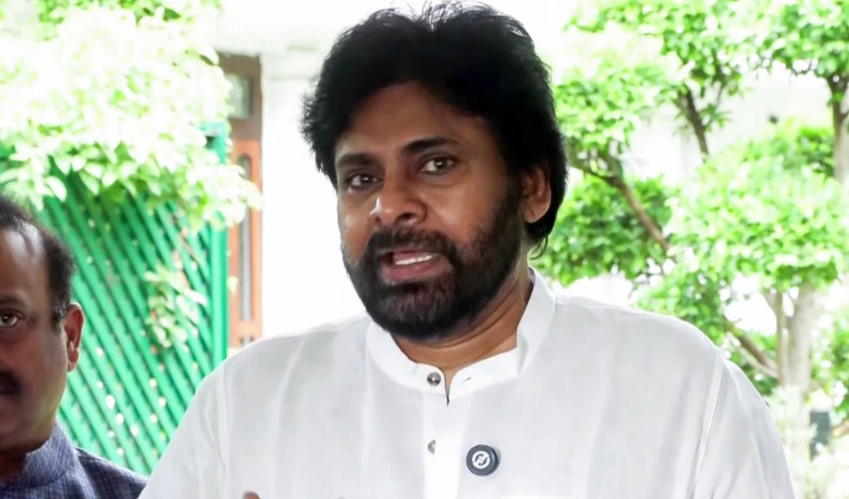 युवाओं को Pawan Kalyan का संदेश: PM Modi का त्याग समझो, देश सेवा का अपमान मत करो