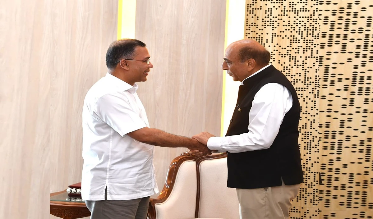 Diplomatic Tension के बीच ढाका में सक्रिय भारत, Dinesh Trivedi ने PM Tarique Rahman से की अहम मुलाकात
