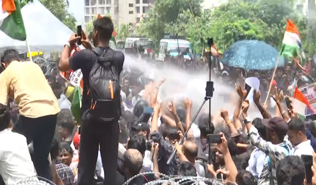 Ranchi में JPSC-JSSC छात्रों का विधानसभा मार्च, Water Cannon के सामने किया Dance, तोड़े बैरिकेड!