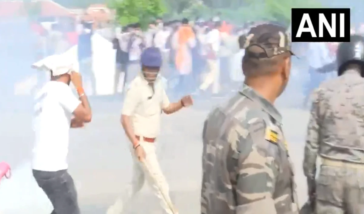 JPSC-JSSC छात्रों का उग्र Protest: पुलिस ने किया आंसू गैस का इस्तेमाल, देवेंद्र महतो बोले- वायु को कोई नहीं रोक सकता