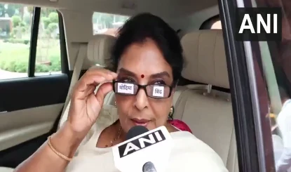 संसद में रेणुका चौधरी का अनोखा अंदाज, ‘मोदिया बिंद’ लिखा चश्मा पहनकर पहुंचीं संसद 