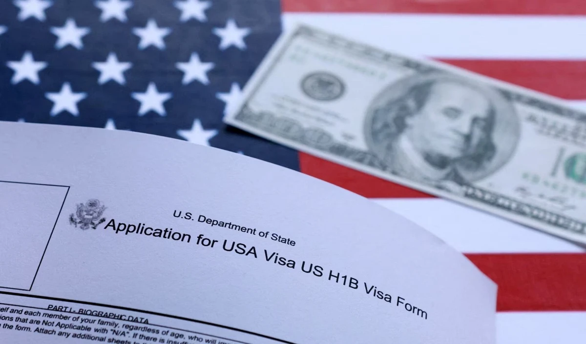 US Visa Rules: H-1B और L-1 वीजा एक्सटेंशन पर अब देना होगा भारी शुल्क, Indian IT कंपनियों की बढ़ी टेंशन