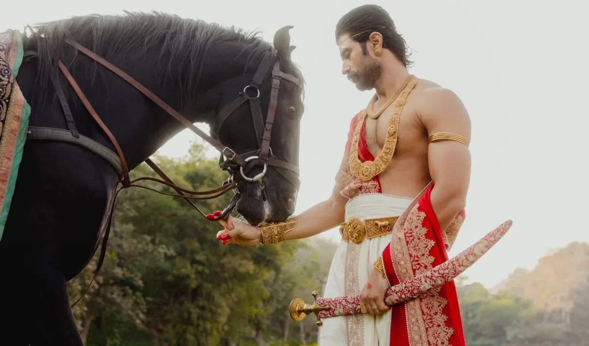 Bonalu उत्सव में शामिल हुए Vijay Deverakonda, Sandeep Reddy Vanga के साथ लाल दरवाजा मंदिर में की विशेष पूजा Bonalu उत्सव में शामिल हुए Vijay Deverakonda, Sandeep Reddy Vanga के साथ लाल दरवाजा मंदिर में की विशेष पूजा