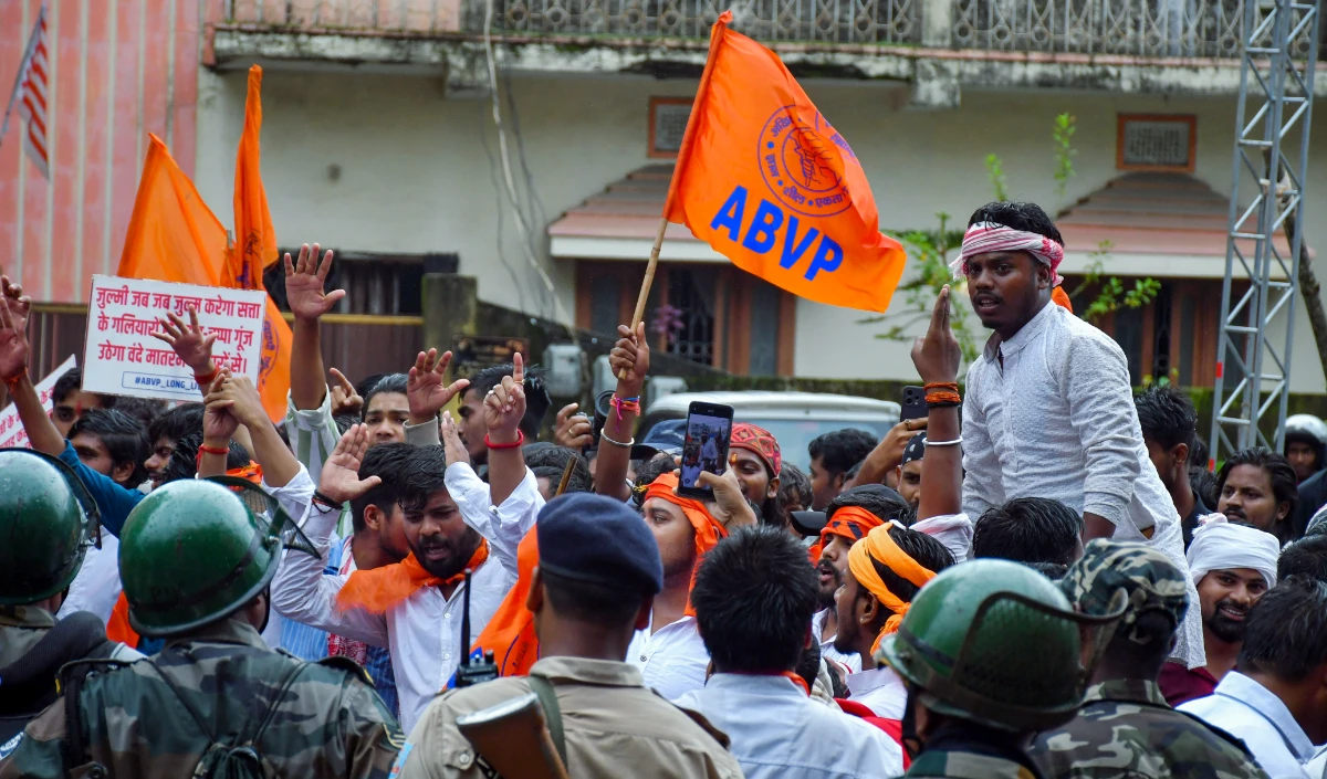 झारखंड में ABVP कार्यकर्ताओं की Ranchi में पुलिस से झड़प, विधानसभा अनिश्चितकाल के लिए स्थगित