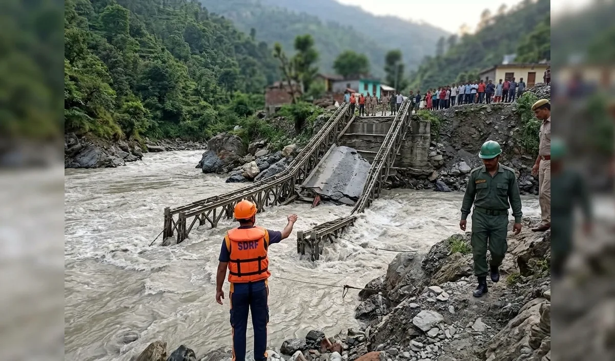 Chamoli के तमक नाले का Bailey Bridge अतिवृष्टि में बहा, BRO चालक लापता Chamoli के तमक नाले का Bailey Bridge अतिवृष्टि में बहा, BRO चालक लापता
