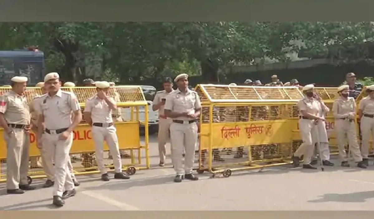 स्वतंत्रता दिवस से पहले Delhi Police अलर्ट: 19 आतंकियों के पोस्टर जारी, Red Fort पर AI Surveillance का कड़ा पहरा