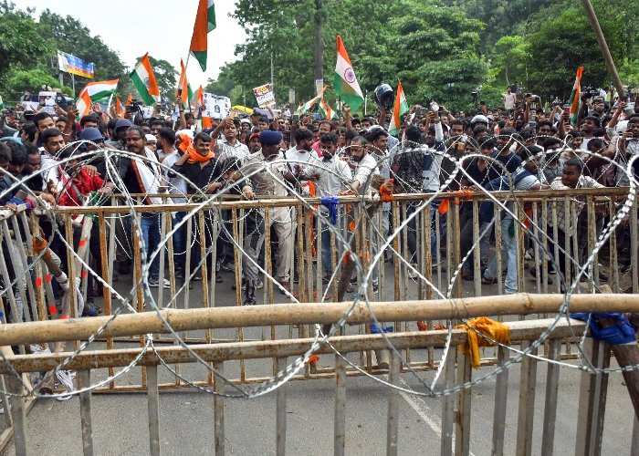 Jharkhand Paper Leak Protest: आधी रात धरना खाली कराने पहुंची Team, BJP नेताओं के विरोध के बाद पीछे हटी Administration