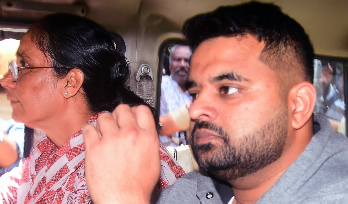 रेप के दोषी Prajwal Revanna को Jail में कैसे मिला फोन? कर्नाटक के गृह मंत्री का बड़ा एक्शन