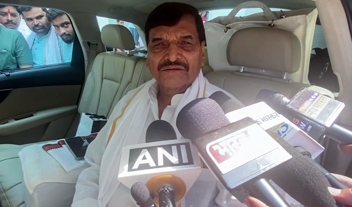 जेल में बंद आजम खान से मिले शिवपाल यादव, कहा- सपा सरकार बनी तो आजम खान बनाएंगे गृहमंत्री