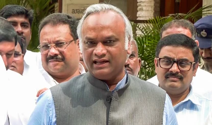 Priyank Kharge ने RSS को ललकारा: Freedom Struggle के 50 Martyrs के नाम बताओ, हम 500 की लिस्ट देंगे!