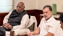 लगातार दूसरे साल Independence Day समारोह से नदारद Rahul Gandhi और Kharge, क्या है नाराजगी की वजह? लगातार दूसरे साल Independence Day समारोह से नदारद Rahul Gandhi और Kharge, क्या है नाराजगी की वजह?