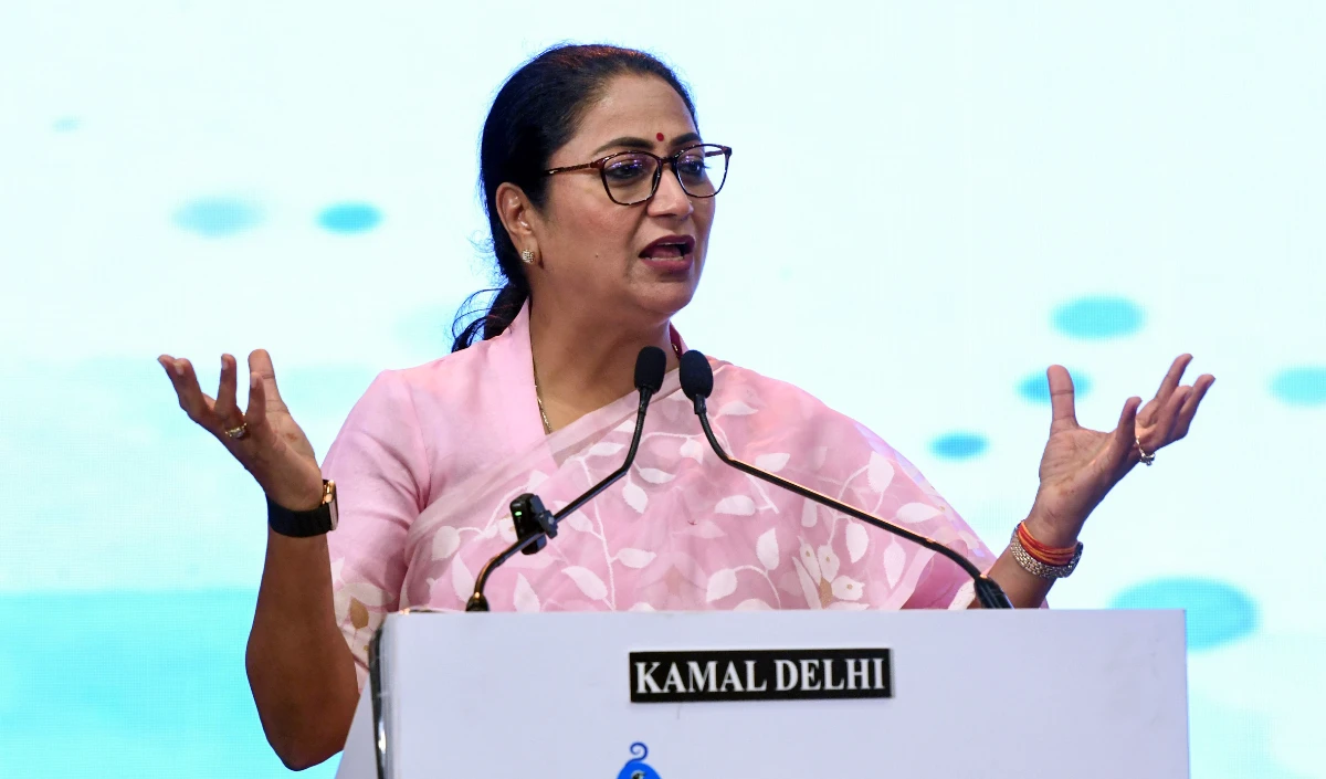 ढाई मोर्चों पर युद्ध लड़ रहा भारत, सीएम रेखा गुप्ता की अपील, अर्बन नक्सल से सतर्क रहें युवा