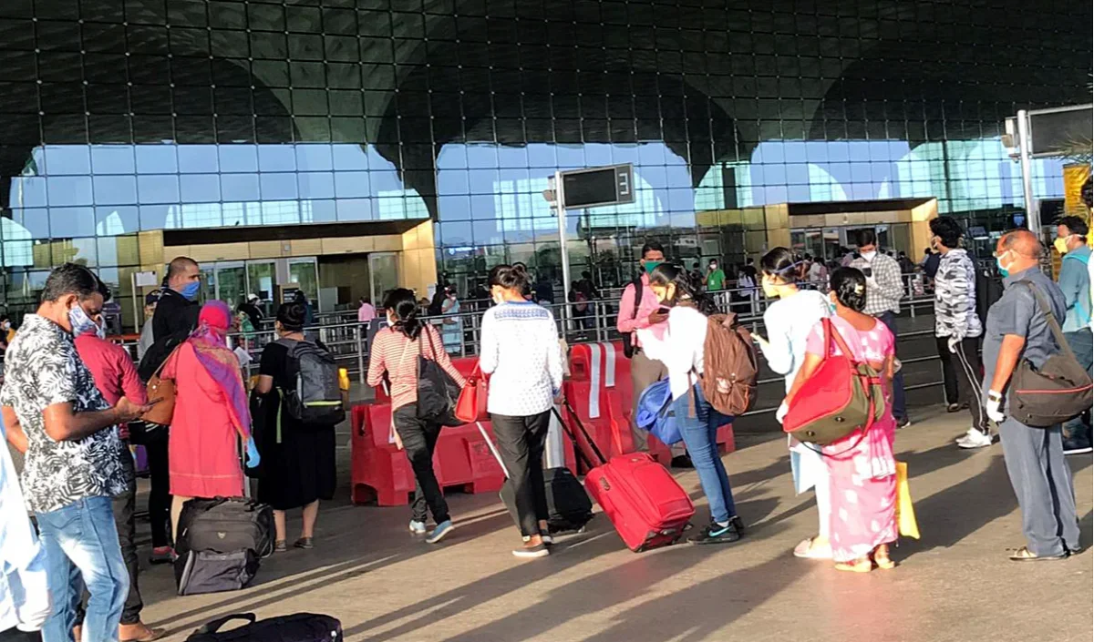 Varanasi Airport Firing Incident: सिक्योरिटी चेक के दौरान चली गोली, दो कर्मचारियों के हाथ और पैर पर लगी
