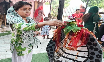 नाग पंचमी के अवसर पर भक्तों ने पूजा-अर्चना की नाग पंचमी के अवसर पर भक्तों ने पूजा-अर्चना की