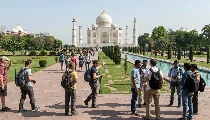 Delhi to Agra Travel Guide: मानसून की फुहारों के बीच ताजमहल और Baby Taj का दीदार, एक दिन की छुट्टी के लिए परफेक्ट One-Day Trip