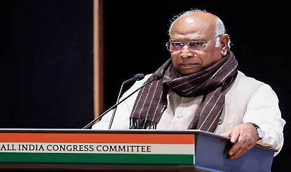 Vande Mataram विवाद पर Kharge का पलटवार: जो गांधी-नेहरू ने गाया, वही हमने गाया, केस करना है तो उन पर करो