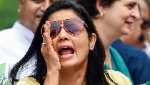 बार-बार समन के बावजूद गैर-हाजिरी: Mahua Moitra के खिलाफ Court ने जारी किया Arrest Warrant