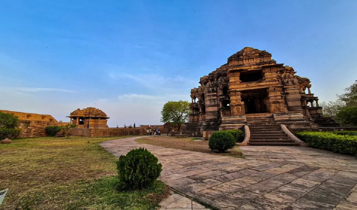 Unique Temple: भगवान विष्णु के सहस्त्रबाहु मंदिर का 'सास-बहू' नाम पड़ने के पीछे क्या है Fact? जानें पूरा सच