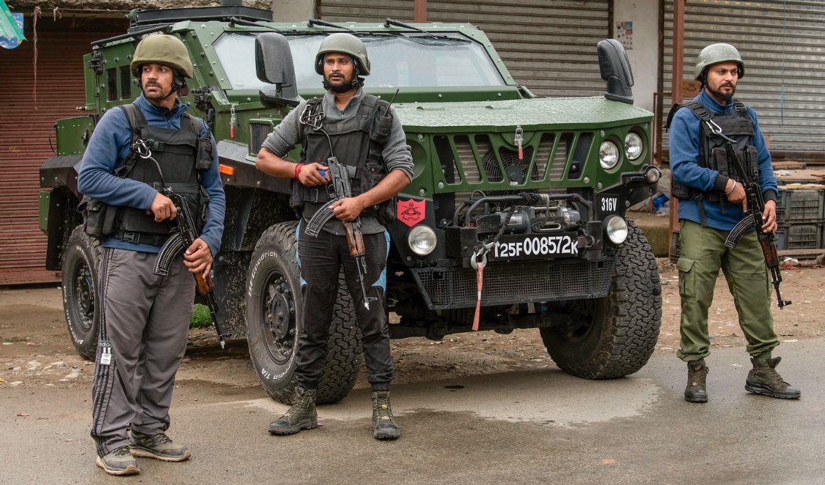 पानी मांगने के बहाने भरोसा जीता और फिर... Kulgam में एक आतंकवादी ने कैसे दो मजदूरों की जान ले ली
