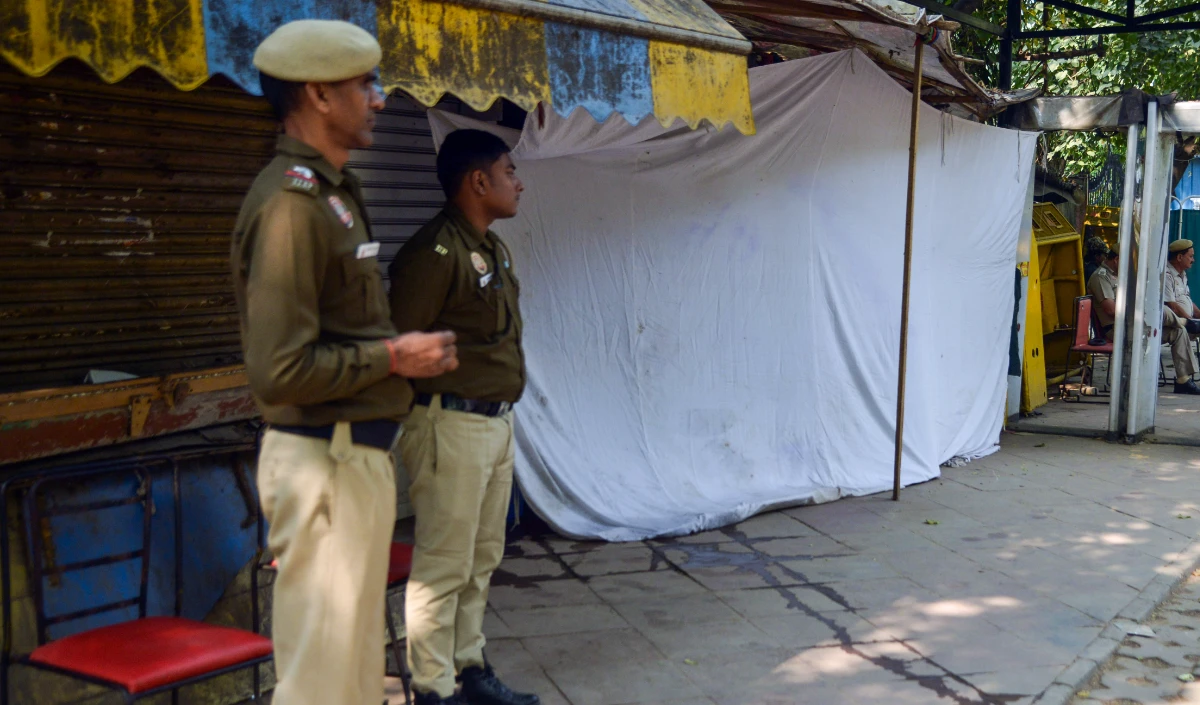 दिल्ली में Special 26 स्टाइल में CBI रेड की कोशिश नाकाम, महिला की सूझबूझ ने टाली बड़ी ठगी