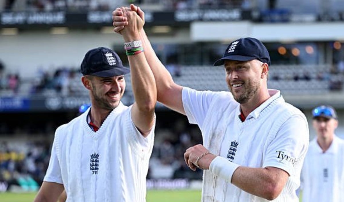 England vs Pakistan: 26 साल बाद दोहराया इतिहास, Robinson और Tongue के ‘पंच’ से पस्त हुई पाक टीम