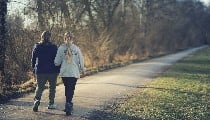 Health Alert: खाना खाने के तुरंत बाद बिस्तर पर लेटना खतरनाक, Metabolism सुधारने के लिए 10 Minute Walk जरूरी