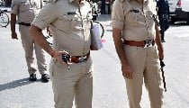 लखनऊ में तिहरा हत्याकांड: बैंक के बाहर पत्नी को गोलियों से भूना, फिर बहन की हत्या कर खुद को मारी गोली, WhatsApp स्टेटस से खुली वजह