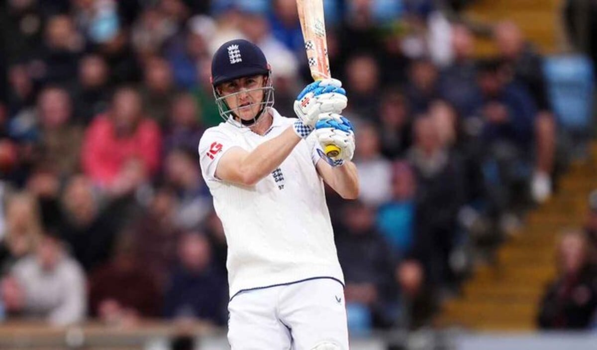 England vs Pakistan: Harry Brook और Joe Root की बैटिंग से बैकफुट पर मेहमान, मेजबानों को मिली 195 रनों की बढ़त England vs Pakistan: Harry Brook और Joe Root की बैटिंग से बैकफुट पर मेहमान, मेजबानों को मिली 195 रनों की बढ़त