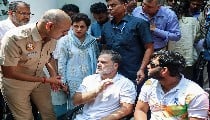 Rahul Gandhi की धरना-छाप राजनीति क्या गुल खिलाएगी? LoP छात्रों का वास्तव में भला चाहते हैं या सिर्फ सुर्खियों में जगह चाहते हैं?