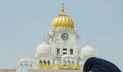 Edmonton Gurdwara Attack | कनाडा के गुरुद्वारे में सिरफिरे का हमला! प्रार्थना के दौरान पेचकस से दागे वार, पीएम कार्नी ने जताई हैरानी!