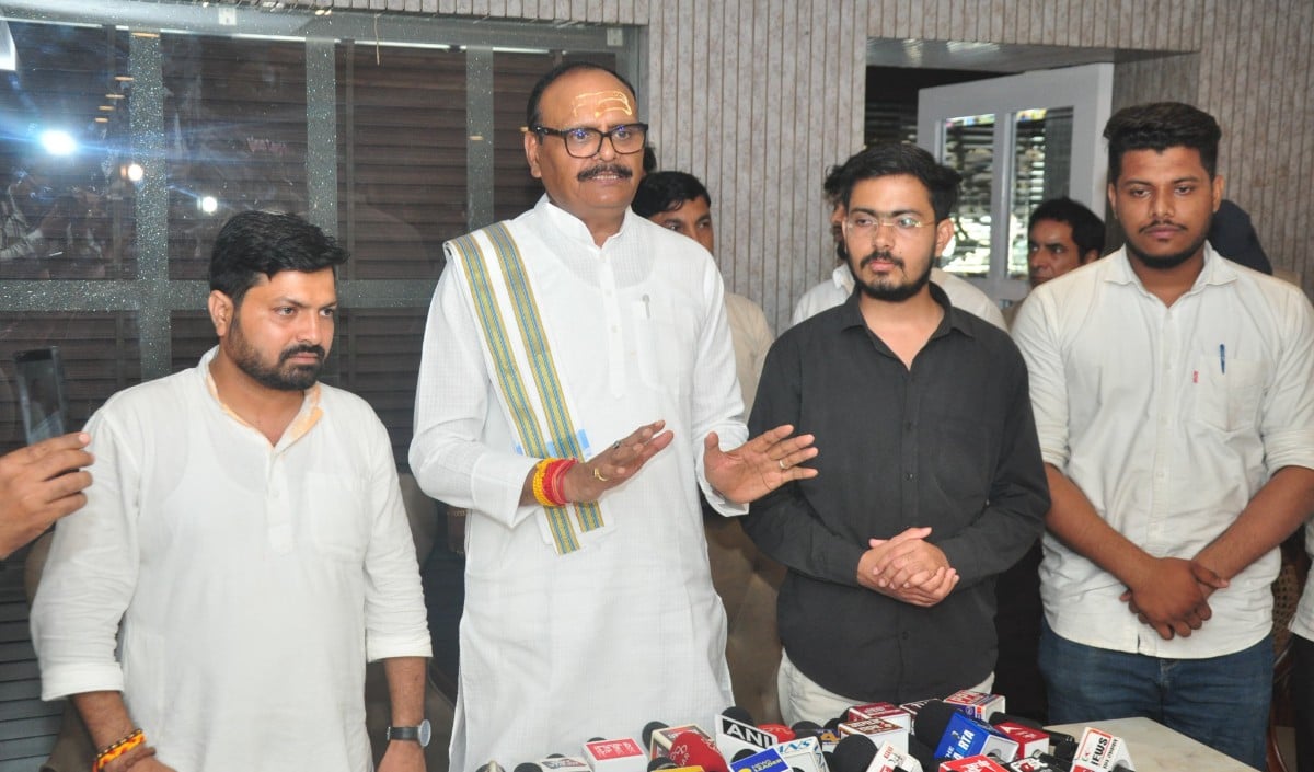 Reservation हटाओ आंदोलन का ऐलान: सरकार बातचीत को तैयार, लेकिन Struggle अभी बाकी है, हर्ष दुबे से मिले ब्रजेश पाठक 