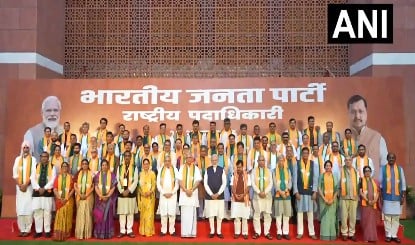 BJP के नए पदाधिकारियों से मिले PM Modi, जीत का दिया मंत्र, Youth पर रहेगा फोकस