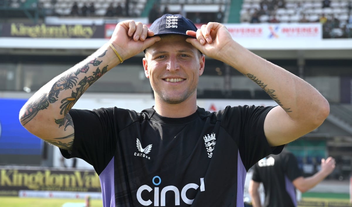 England Cricket में बड़ा बवाल, Nightclub के बाहर हथकड़ी में दिखे Brydon Carse टेस्ट मैच से बाहर