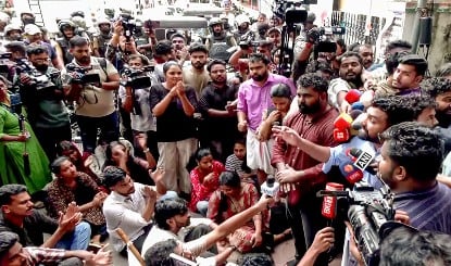 NEET Protest: Supreme Court का बड़ा निर्देश, महिला प्रदर्शनकारियों के यौन उत्पीड़न को मिले Priority