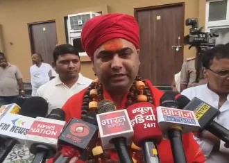 Ram Mandir Chadhava: अयोध्या में संतों का हंगामा, Computer Baba का 1 लाख संतों के साथ Protest का एलान