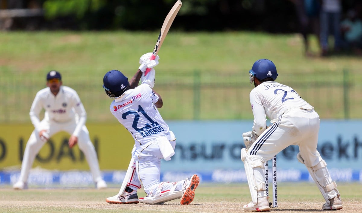 India vs Sri Lanka Test: Prasidh Krishna और Manav Suthar की घातक गेंदबाजी से बैकफुट पर श्रीलंका, जीत के करीब Team India India vs Sri Lanka Test: Prasidh Krishna और Manav Suthar की घातक गेंदबाजी से बैकफुट पर श्रीलंका, जीत के करीब Team India